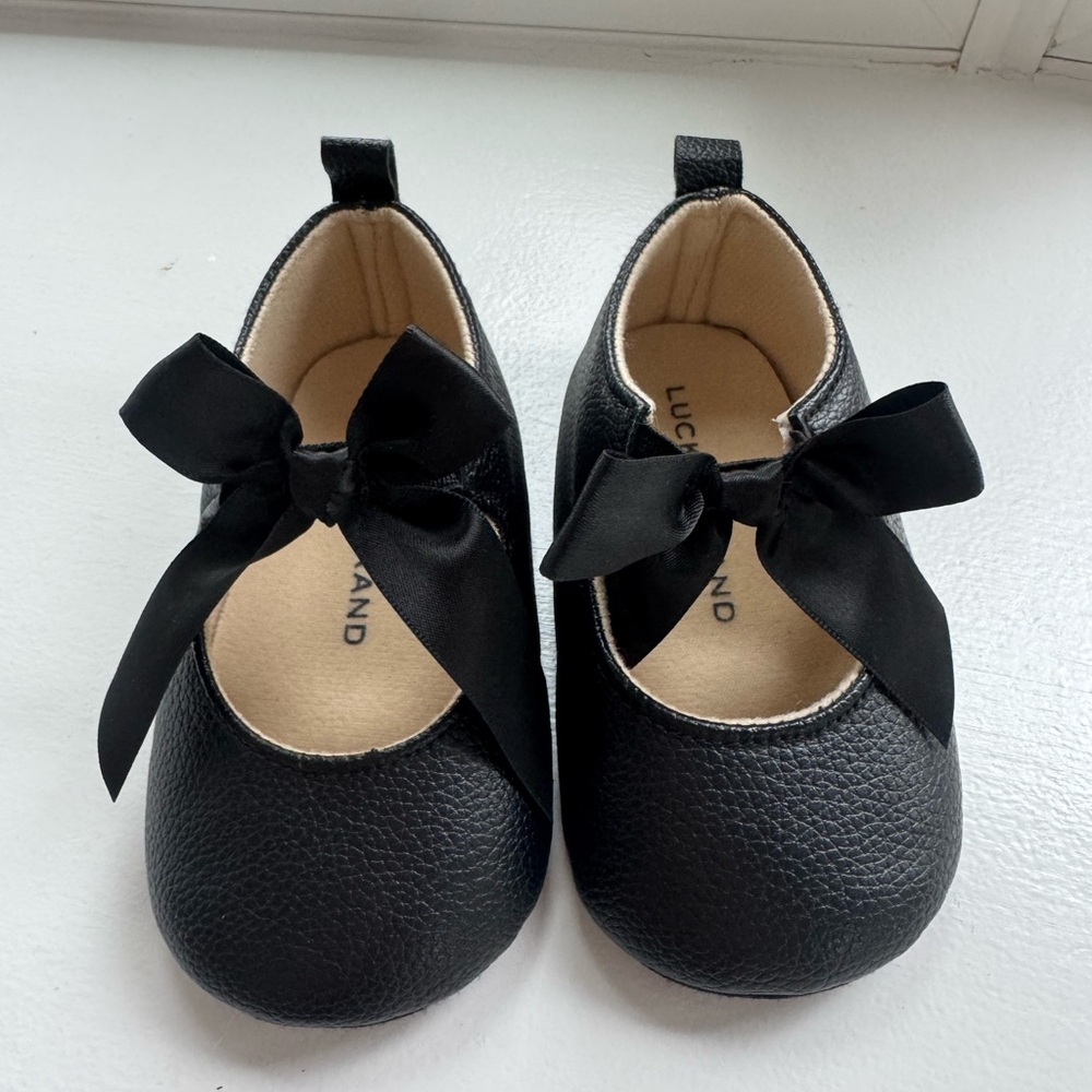 Lucky Brand black crib shoes Size 4